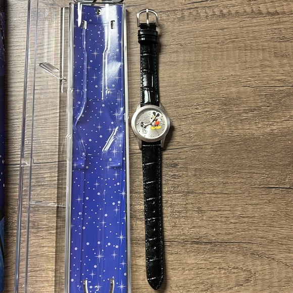 Walt Disney World Limited Release Woman’s Watch main image 7